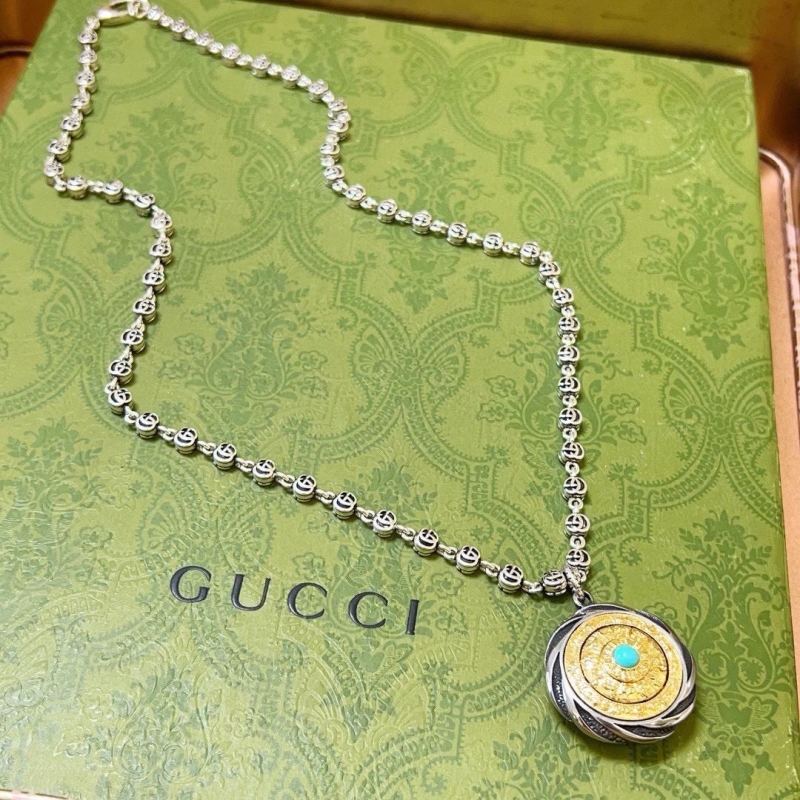 G*u*i necklaces